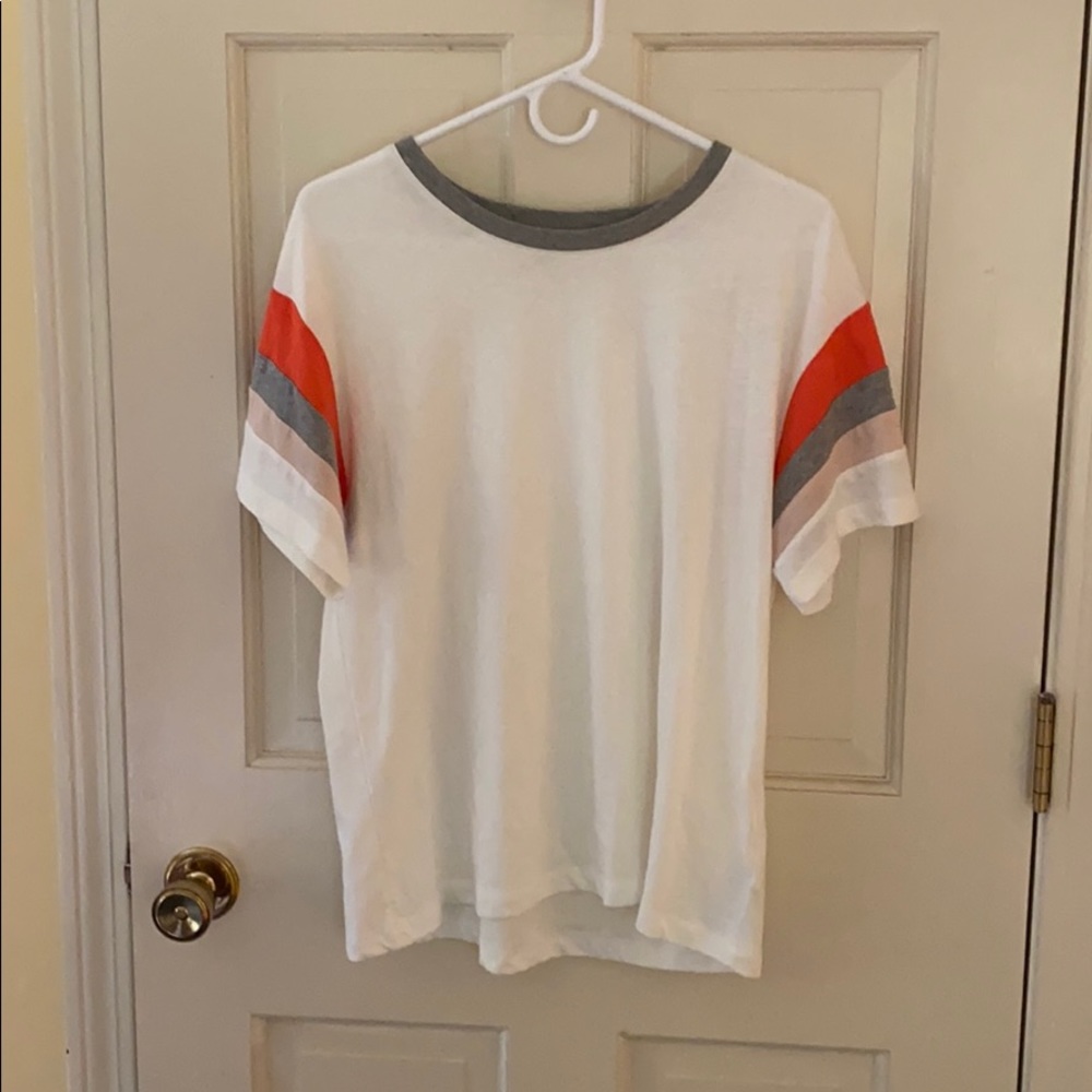 White t shirt striped sleeve